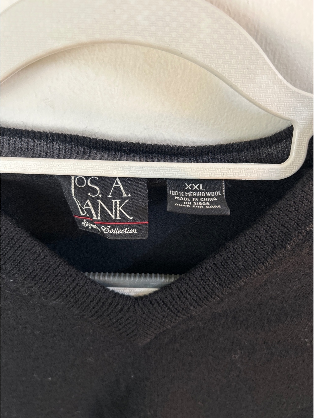 Jos. A. Bank Men's XXL Black 100% Merino Wool V-Neck Sweater - Picture 3 of 5